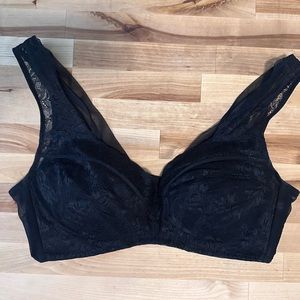 Understance Smooth Lace Wireless Soft Cup Tank Bra
